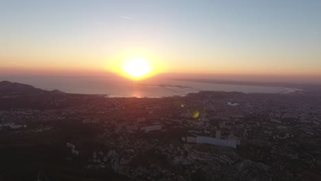 Erstaunlicher-Sonnenuntergang-In-Marseille-Drohnenansicht